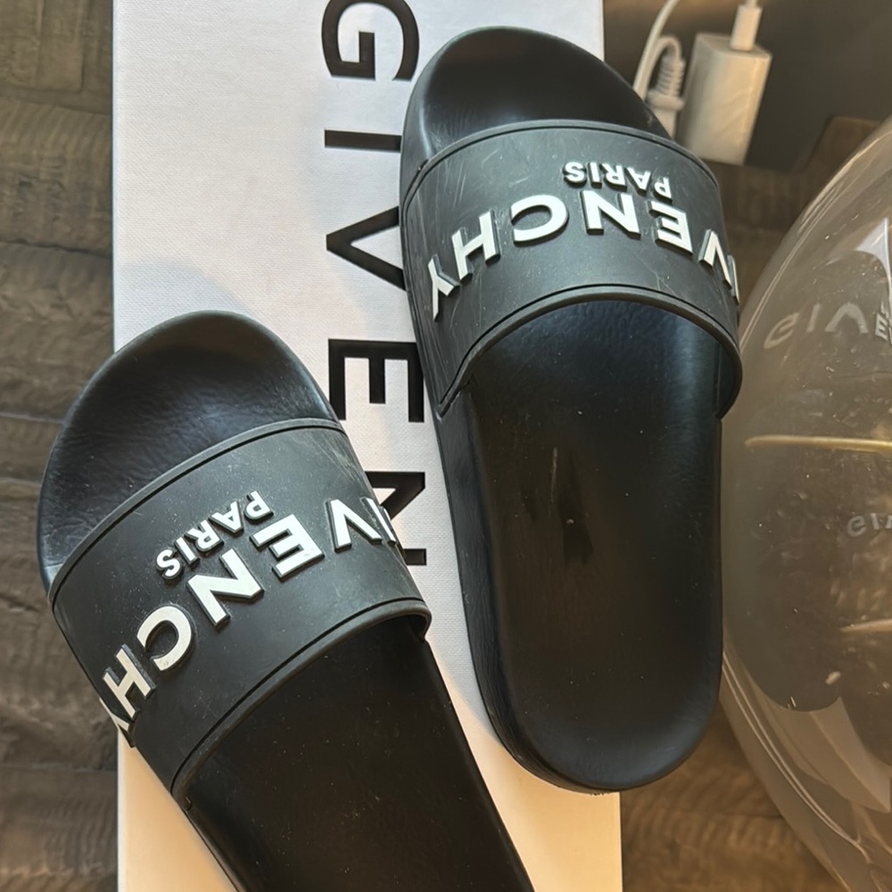 Givenchy Black and White Logo Slides